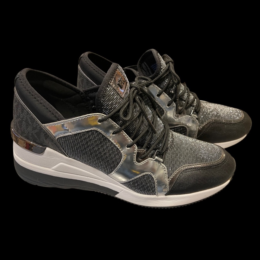Like New Michael Kors MK Sneakers! Black with silver accent. 9M / 39